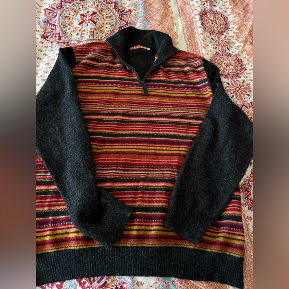 Baby alpaca men’s sweater size medium new without tags made by Kuna Peru